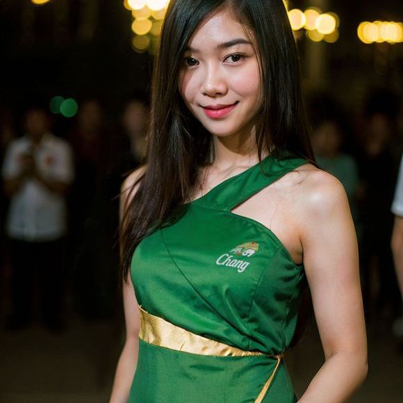Fon Thai slut in green dress