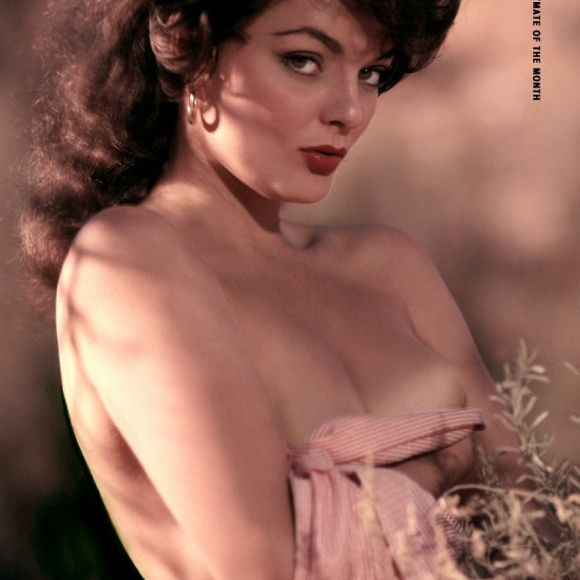 1959-06-Marilyn Hanold