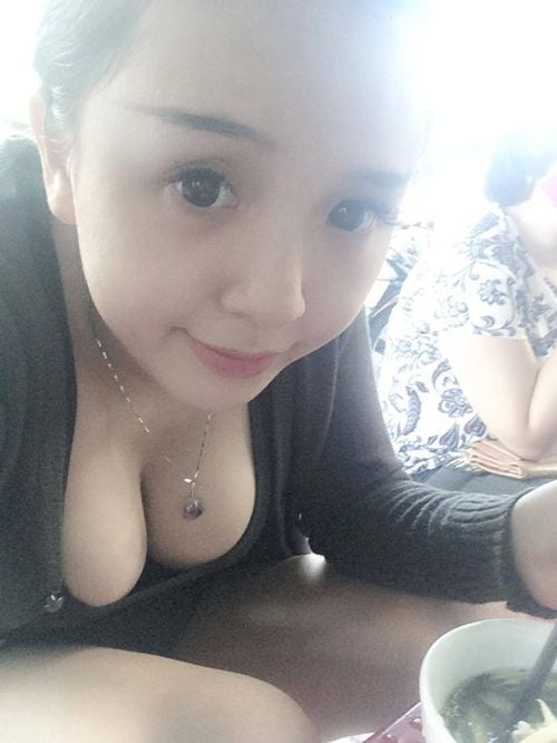 Asian Vietnam Girl Selfie - DJ Kiều Max