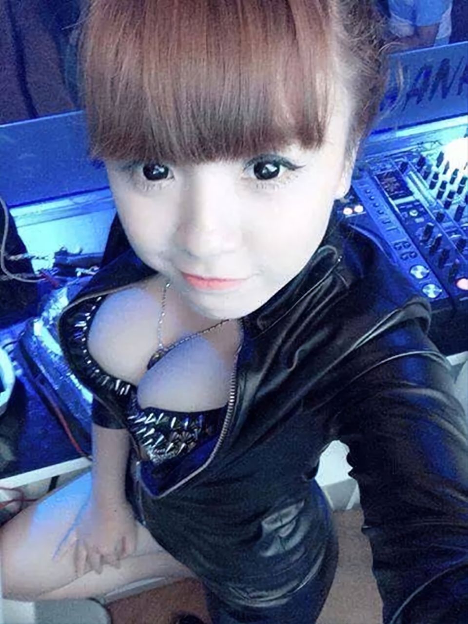 Asian Vietnam Girl Selfie - DJ Kiều Max