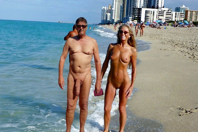 True nudist flashing on the beach