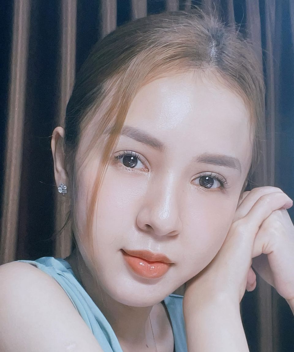 Asian Vietnam Girl Selfie - DJ Kiều Max