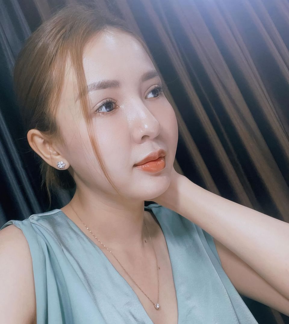 Asian Vietnam Girl Selfie - DJ Kiều Max