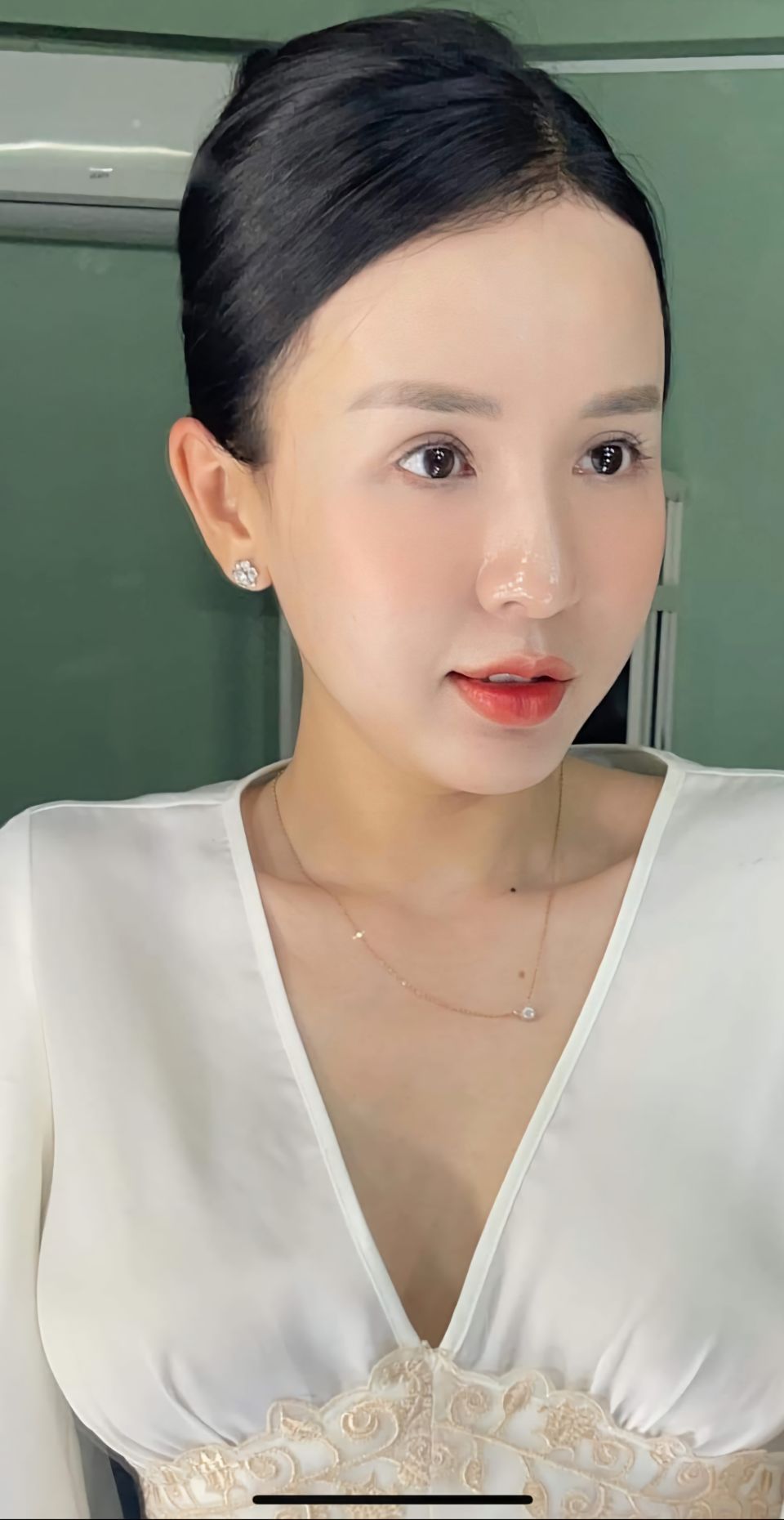 Asian Vietnam Girl Selfie - DJ Kiều Max