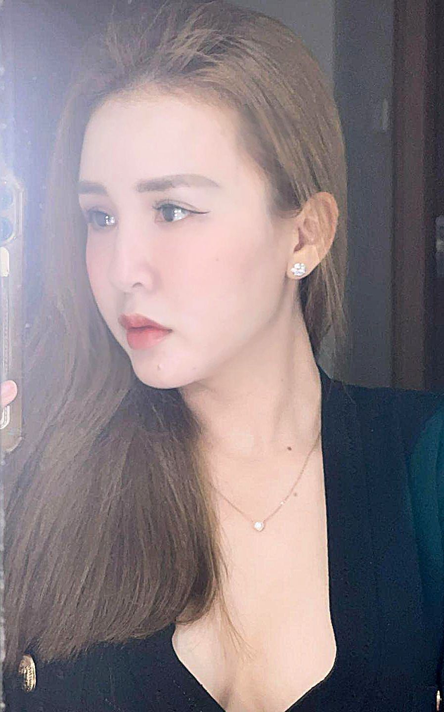 Asian Vietnam Girl Selfie - DJ Kiều Max