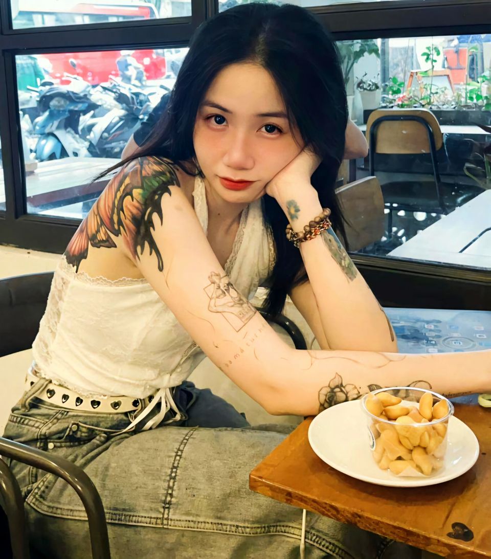 Asian Vietnam Girl Tattoo - Lại Nguyễn Quỳnh Vy