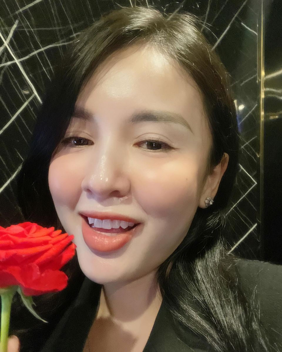 Asian Vietnam Girl Selfie - DJ Kiều Max