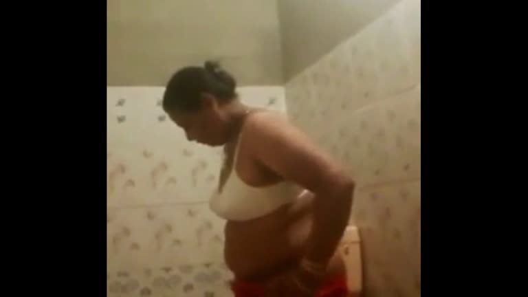 Desi Aunt Spied On Washing Her Chubby Body