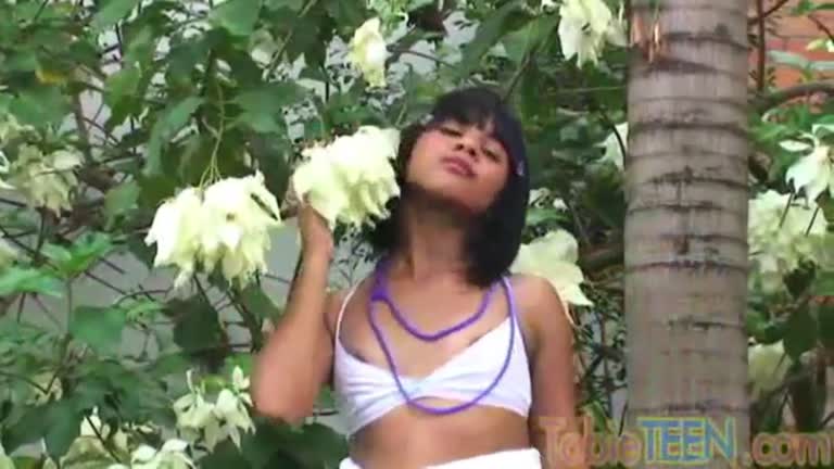 Tobie Teen With Small Tits Fingering Her Pussy At The Garden