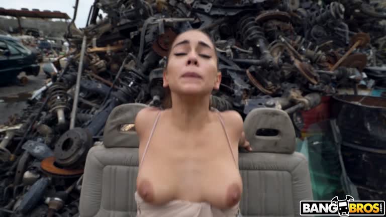 Junkyard Anal For Ginebra Bellucci