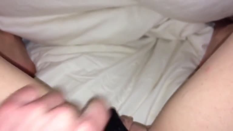 Slut Play With Her Pussy In Her Bed