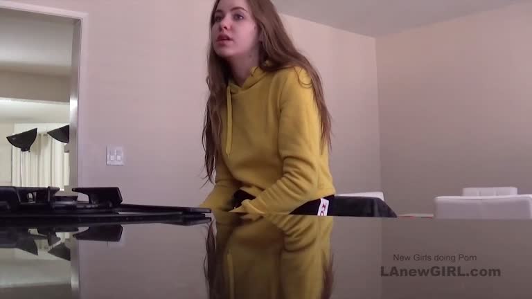 Hot Teenie Sucks And Gets Fucked Quick At Audition