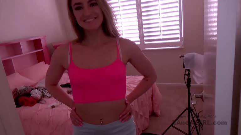 Super Sexy Babe With Hot Body Sucks Cock At Audition
