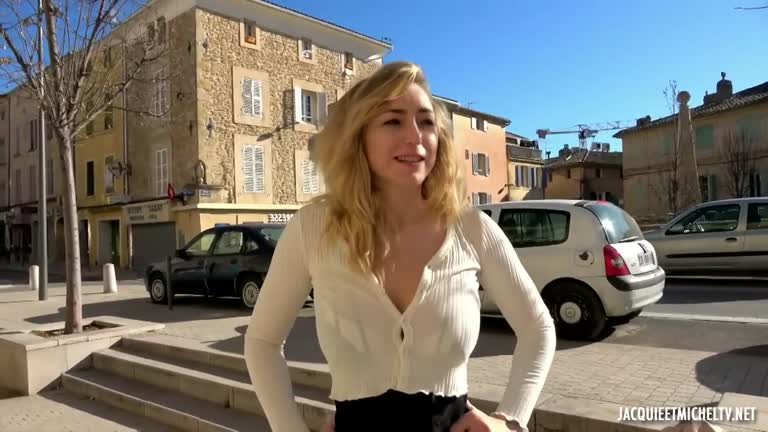 Elisa, 26 Ans, Blonde De Provence Avec Des Gros Seins