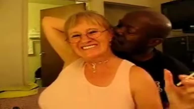 MATURE GRANNY ! BLACK COCK LOVER !