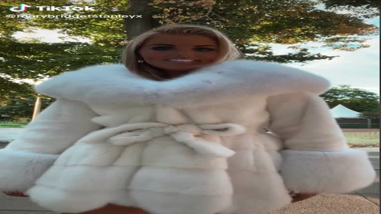 Cute Blodie Girl In White Fur Coat