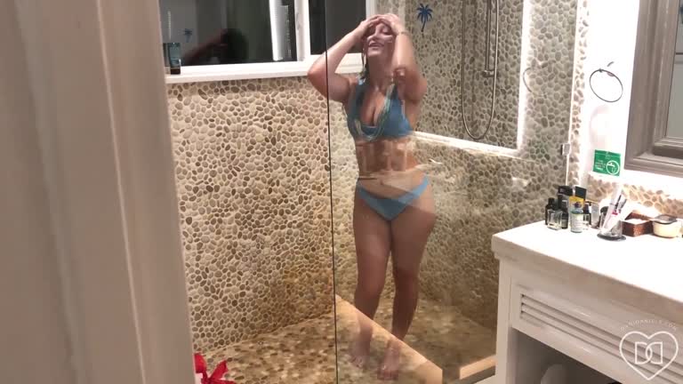 Dani Sexy Daniels Creampied In Shower