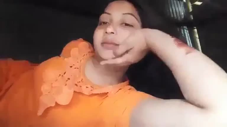 Desi Indian Girl Show Her Titis