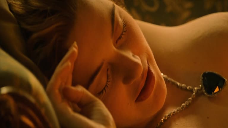Kate Winslet Nude - Titanic (1997)
