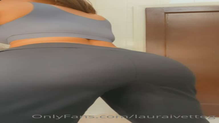 LAURAIVETTEG GREY YOGA