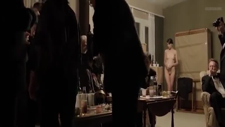 Chica Desnuda En Fiesta