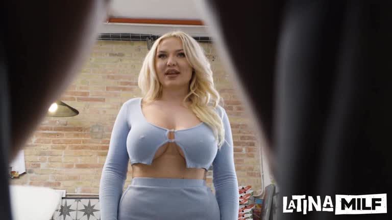 Big Tits Mom Visits The Family Pizza Shop