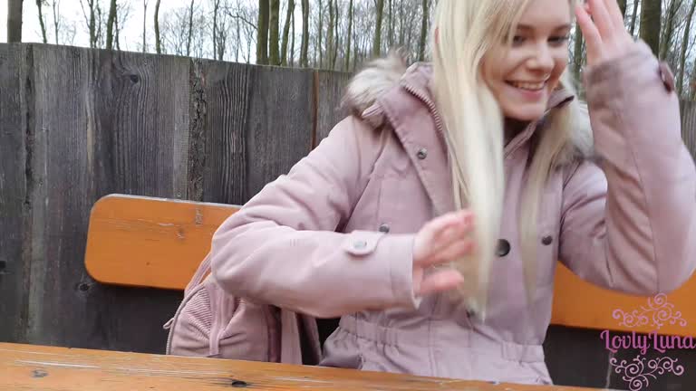 Deutscher Teenager Bumst Draußen Auf Picknicktisch