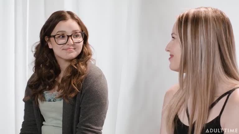 We Like Girls S04 E01 Leana Lovings And Scarlett Sage