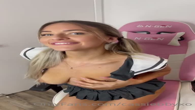 OF Leak Cassiebbyxo Gives Professor A Blowjob For Passing Grade