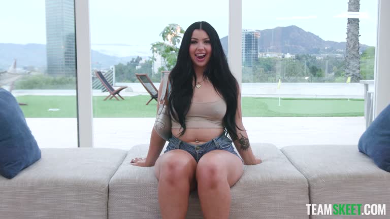 Holly Day - Thicc Goddess