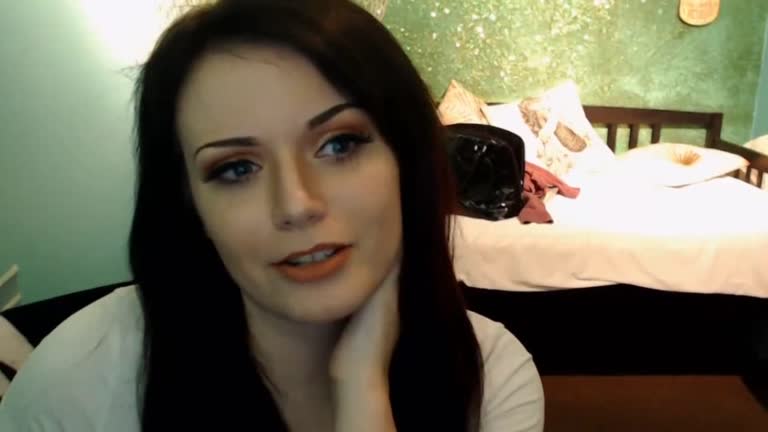 Hot Brunette Treats Her Viewers An Erotic Cam