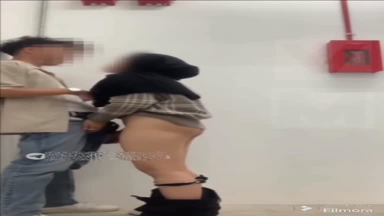 Jilbab Indonesia Di Parkiran Mall