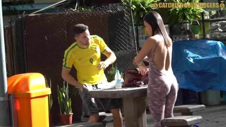 CGD Brazilian Mulher Football Fan Wants Some Goal