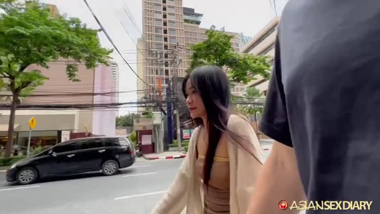 Thai Lesbian Tries Dick With Free Pass