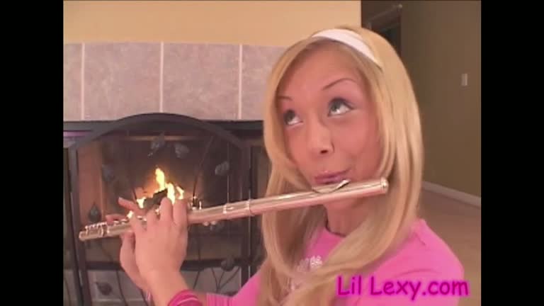 Lil Lexy Insert Flute On Pussy