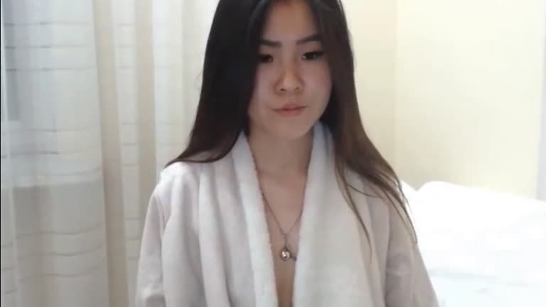 Sexy Korean Girl Squirts On Cam
