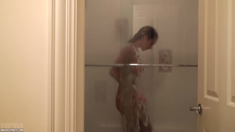 Nikki - Scared Shower