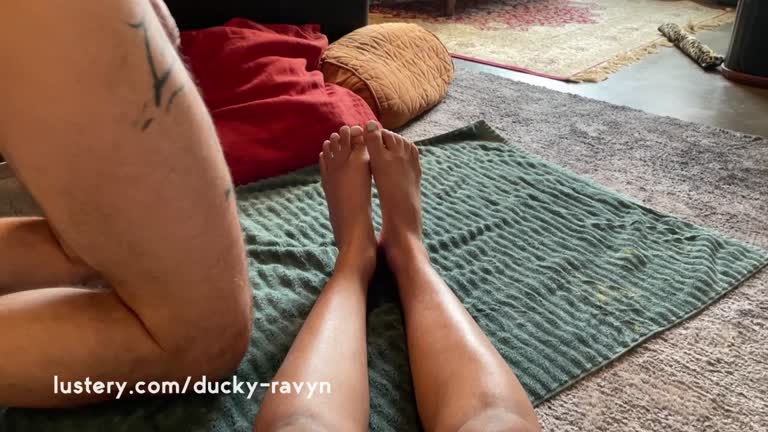 Sexy Amateur Gives Amazing Foot Job - Lustery