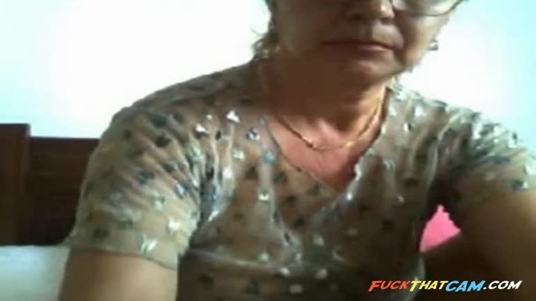 Abuela Divina: Una Webcam Amateur Erótica