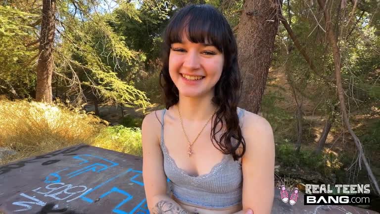 RealTeens-Remi Raw Is An Innocent Looking Slut Who Loves Public Play (10-21-24)