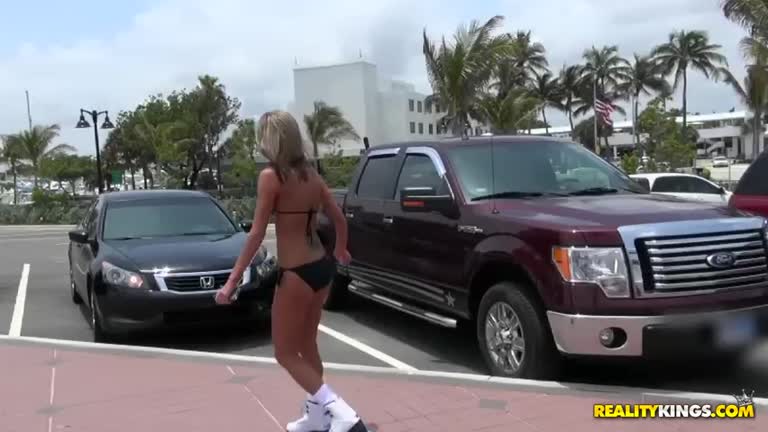 Mom On Wheels (Mandi Moretti) Milf Hunter