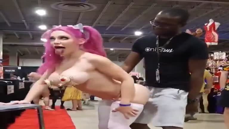 Sua Namoradinha Finge Ser Cosplay Para Ficar Se Esfregando Na Pica De Grossa De Negros