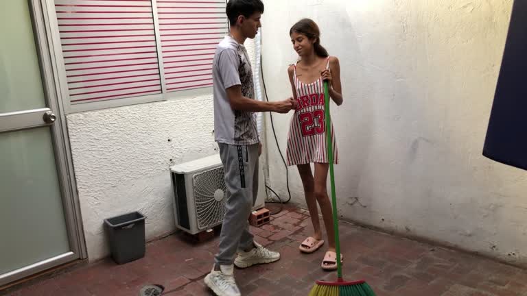 I Convince My Sexy Stepsister To Fuck While My Parents Are Not Home