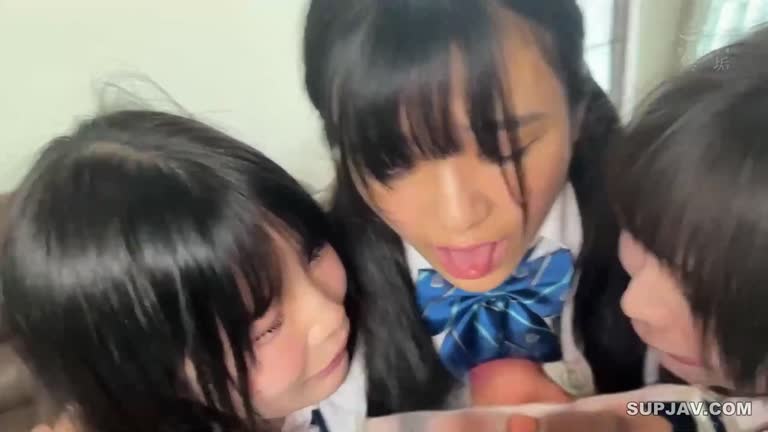 制服少女３人おじさんとセックス
