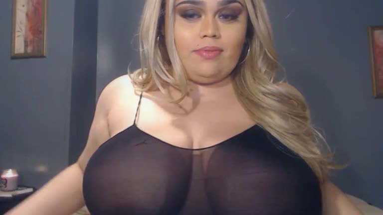 Buxom Busty Babe Performed Amazing Lust Live