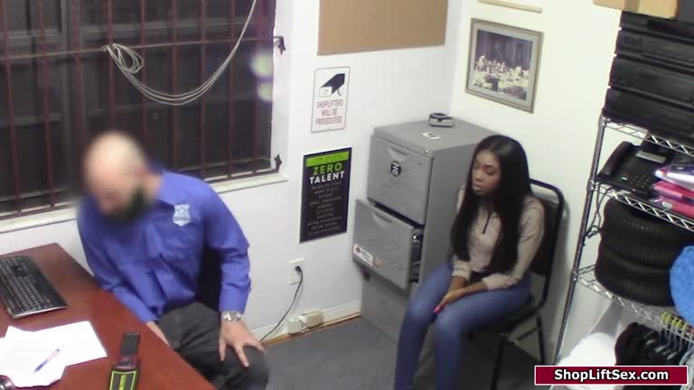 19yo Ebony Fucked By An Older Security Officer To Evade Jail