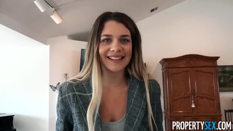 Gabbie Carter Really Wants To Sell This House