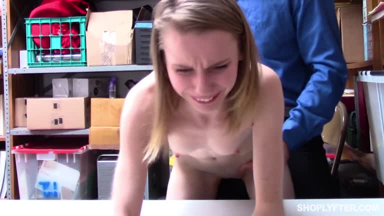 Shoplyfter - Catarina Petrov