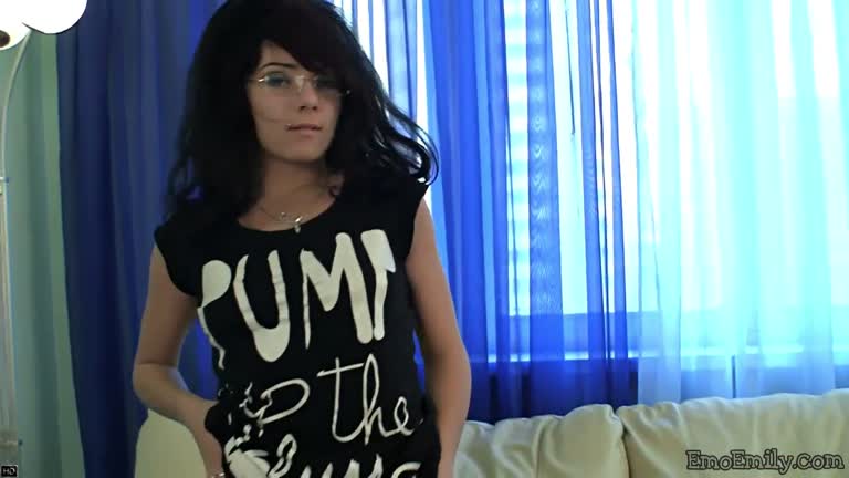 Emo Emily Couch Play Dildo